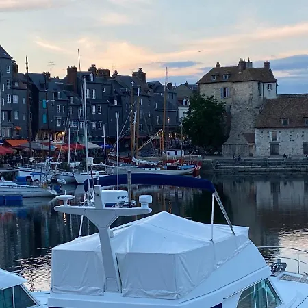 Vue Sur Le Phare Honfleur